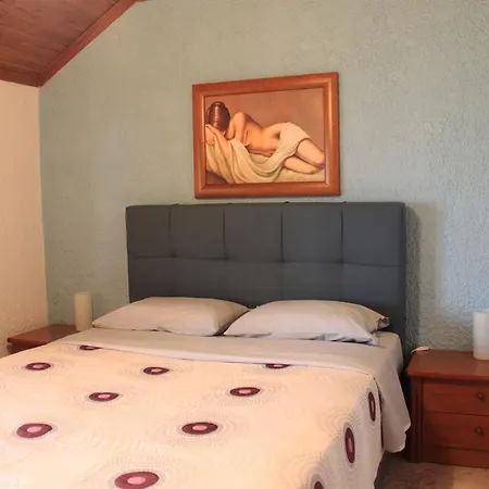 Kehagias Apartament Vrasná